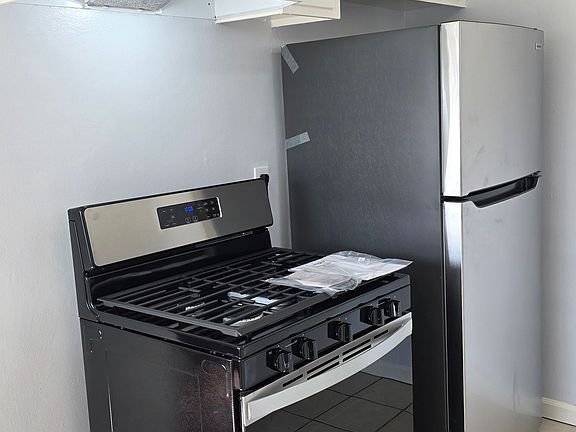 5th image of 1033 W 253rd St #5