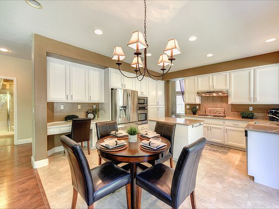 5th image of 3307 Camelot Ct