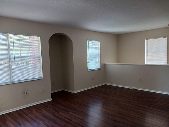 5th image of 2405 Belmont Ln #2405