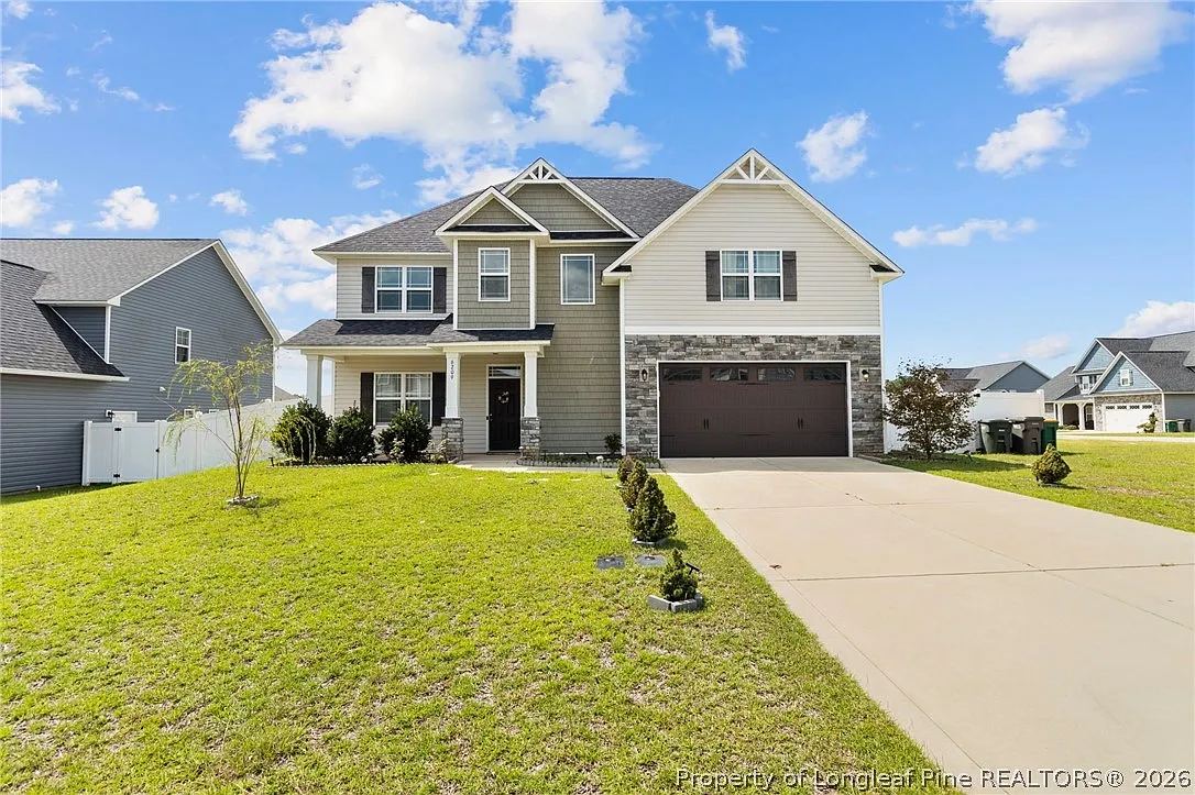 4 bed, 2.5 bath, 2581 sqft, $2,800 — Photo 2