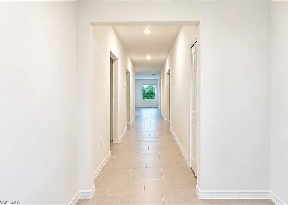 4 bed, 2.0 bath, 2176 sqft, $2,300 — Photo 2