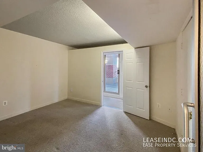 1275 25th St NW #600 — Photo 16