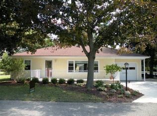 12474 N Elnora Dr, Syracuse, IN 46567