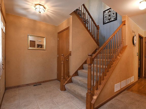 3rd image of 9020 Newcastle Ct