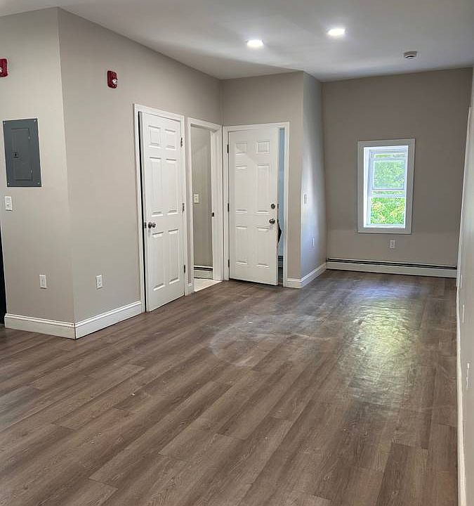 1st image of 575 Broad St #3