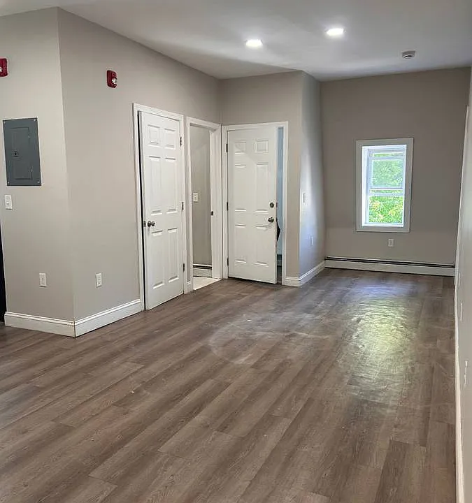 575 Broad St #3