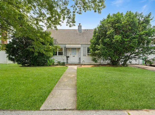 302 Waukena Avenue, Oceanside, NY 11572