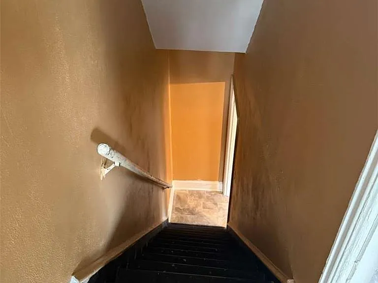 917 Center St — Photo 10