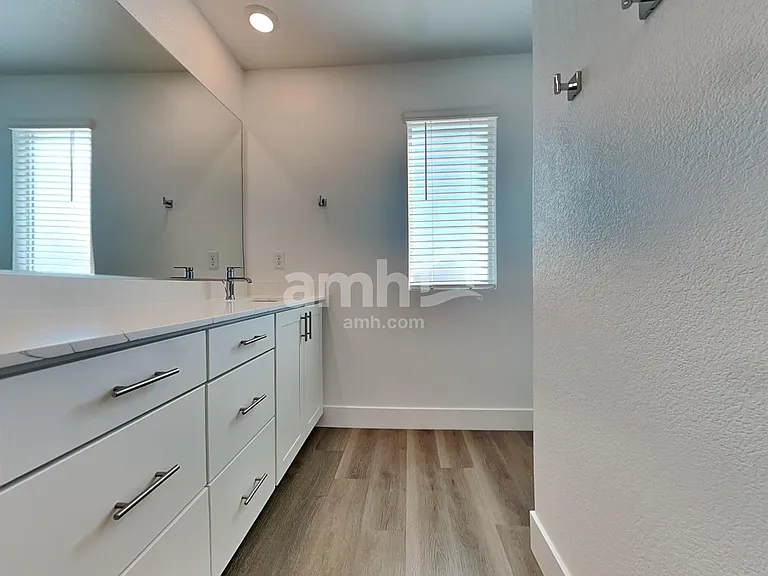 8401 Flagpole Loop Ave — Photo 10