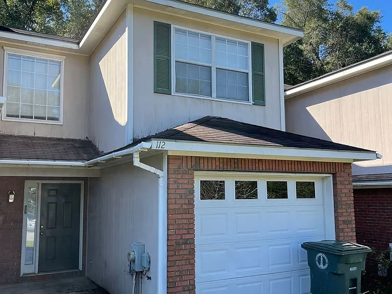 112 Foxchase Ln — Photo 1