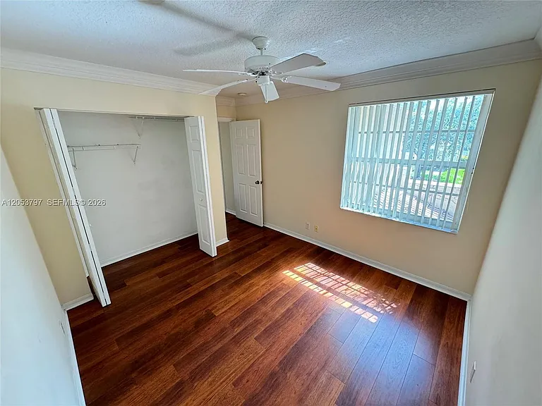 7129 Crescent Creek Way — Photo 4