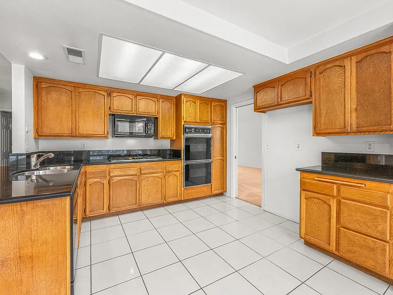 848 Devore Ave — Photo 20
