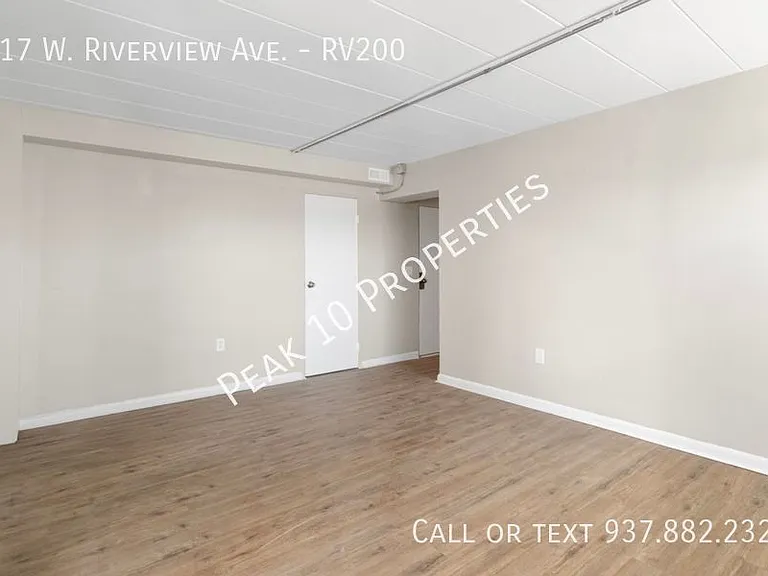 617 W Riverview Ave #RV200 — Photo 2