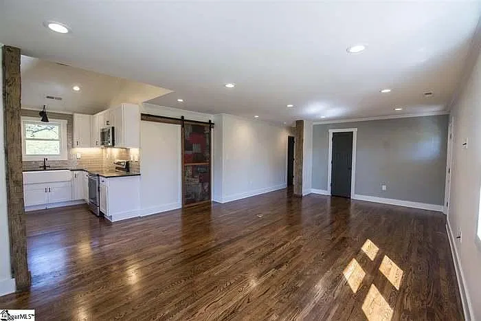 3 bed, 1800 sqft, $3,200 — Photo 4