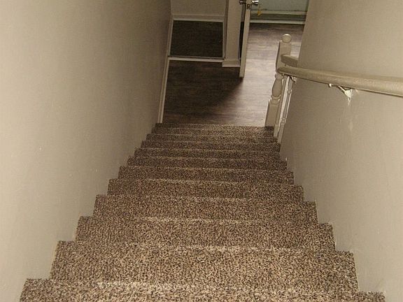4th image of 1304/1306 Bramblett Blvd