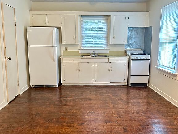 2nd image of 514 General Mouton Ave #D