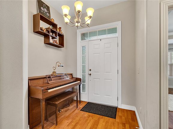 5th image of 1586 N Shetland Dr