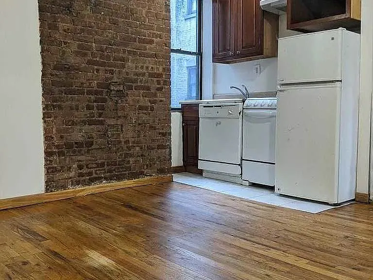 540 E 5th St #18 — Photo 22