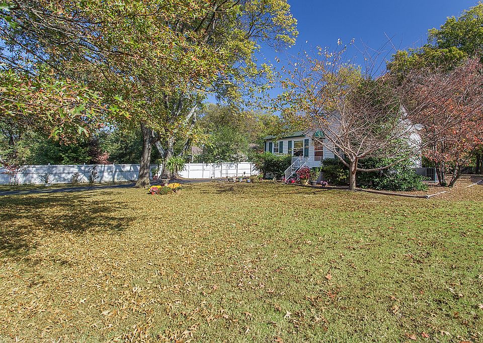 2nd image of 880 Kipling Dr