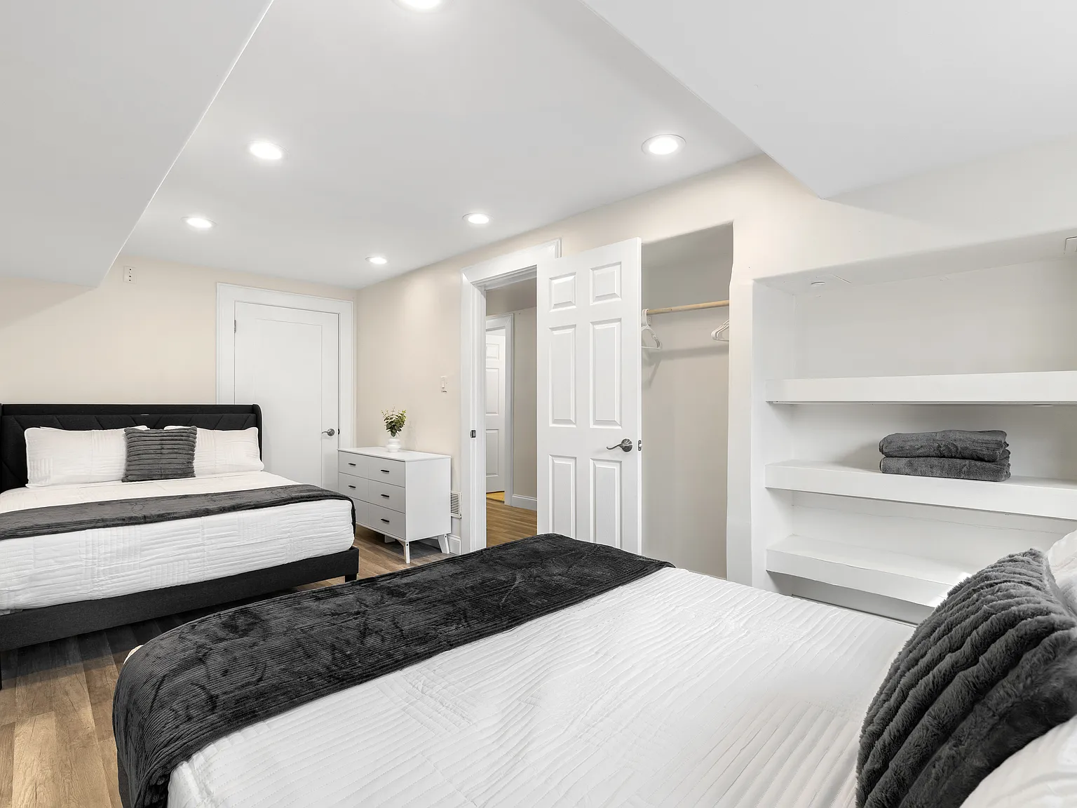 4 bed, 1200 sqft, $8,900 — Photo 4