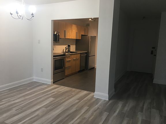 4th image of 2059 Huntington Ave APT 111