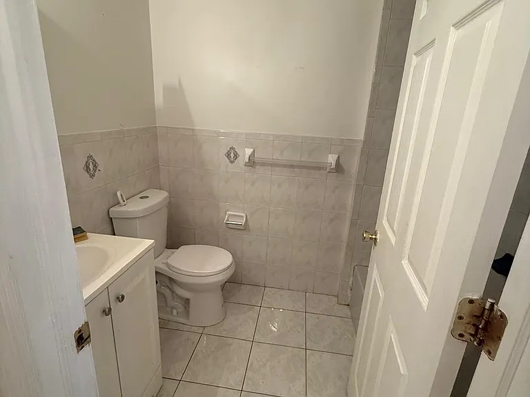 326 Livingston St #1 — Photo 4