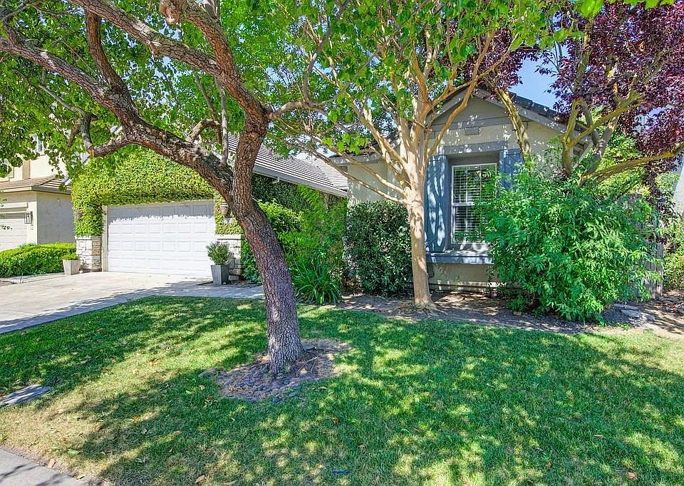 1st image of 10921 Lakemore Ln