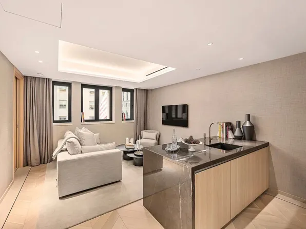 685 5th Avenue image 1 of 18