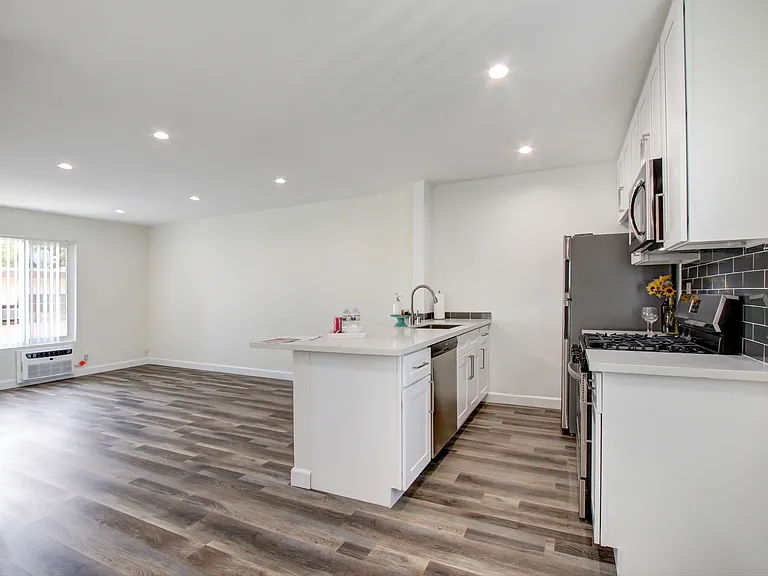6828 Kester Ave #115 — Photo 1