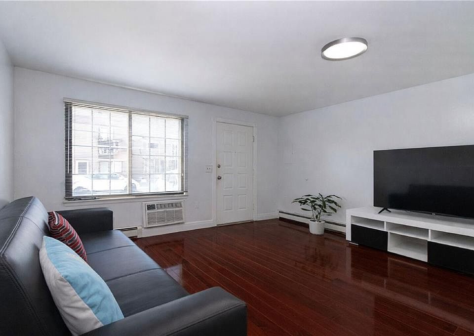1st image of 31 Gardenia Ln #25