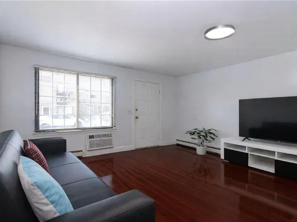 31 Gardenia Ln #25, Staten Island, NY 10314