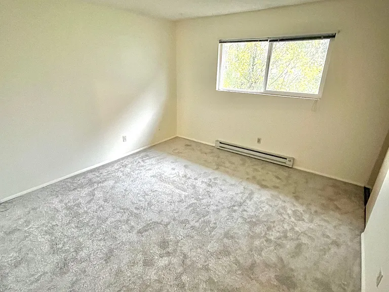 380 SE 27th Ave — Photo 9