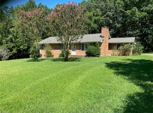 5304 Hilltop Rd, Jamestown, NC 27282