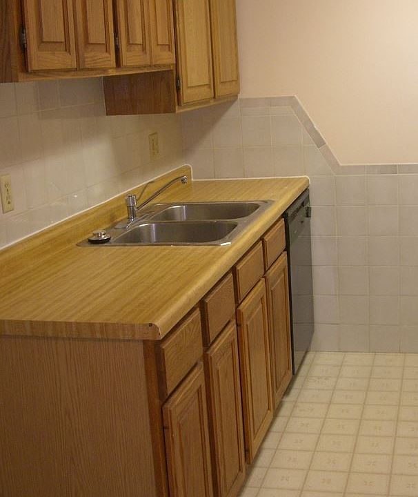 2nd image of 1011 Marshall St NE APT 214