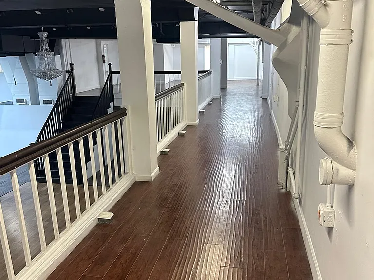 748 S Main St — Photo 22