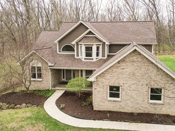 11460 Hearthside Dr, Pinckney, MI 48169