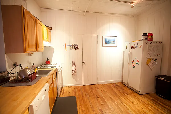 Rented by City Connections Realty | media 9