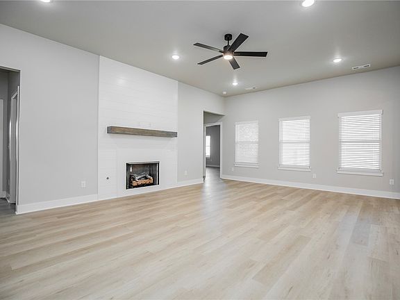3rd image of 5204 SW Tea Olive Ln