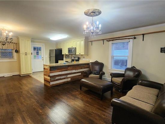 1890 Chickasha Dr, Pfafftown, NC 27040