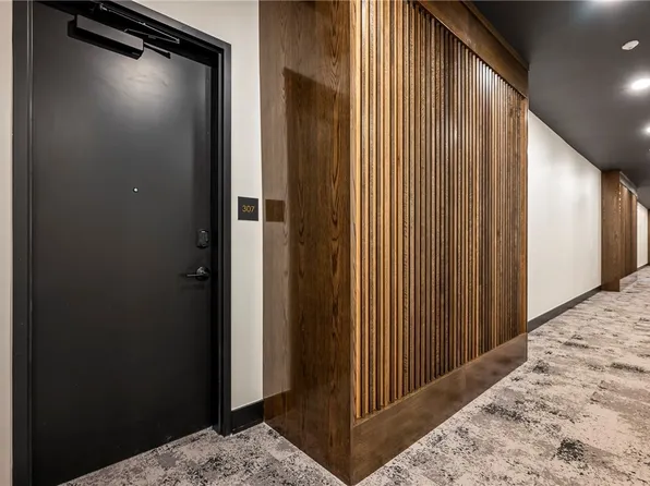 905 SE 4th St #307, Bentonville, AR 72712