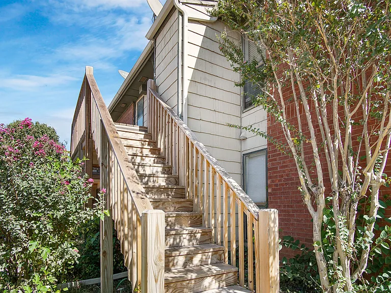 1000 Rambling Oaks Dr #6 — Photo 1