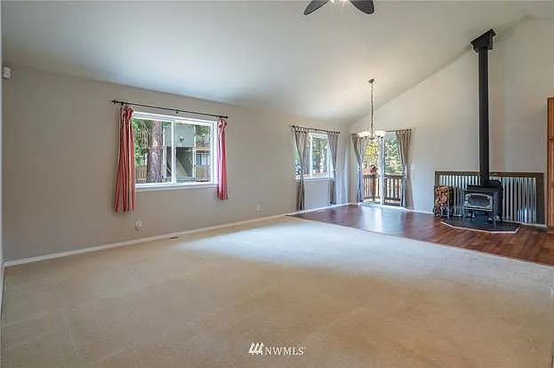 907 Marian Dr — Photo 5