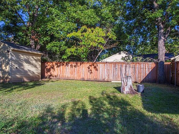 3rd image of 2607 Ivandell Ave