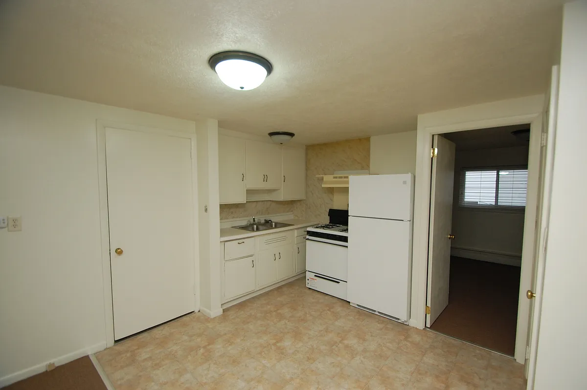 Building Photo - 1323 S 9th St #C