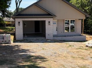 104 Pleasant Ridge Dr, Florence, AL 35633