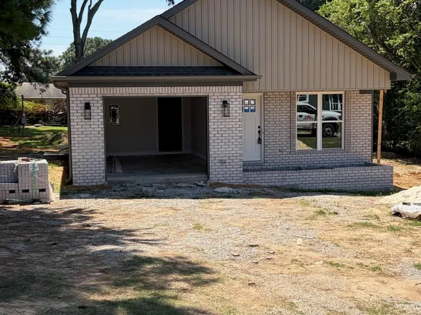 104 Pleasant Ridge Dr, Florence, AL 35633