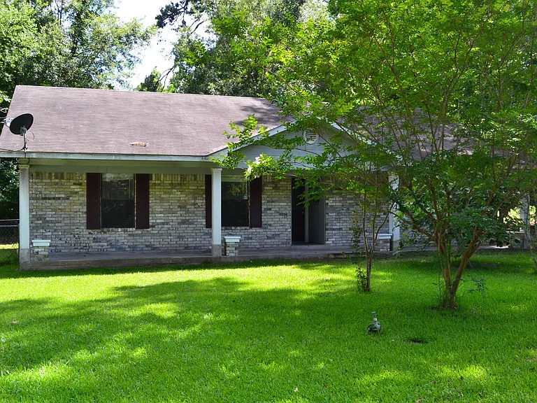 511 White Oak Dr — Photo 2