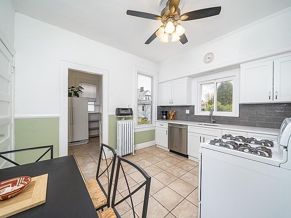 2nd image of 24 Hudson Pl #2
