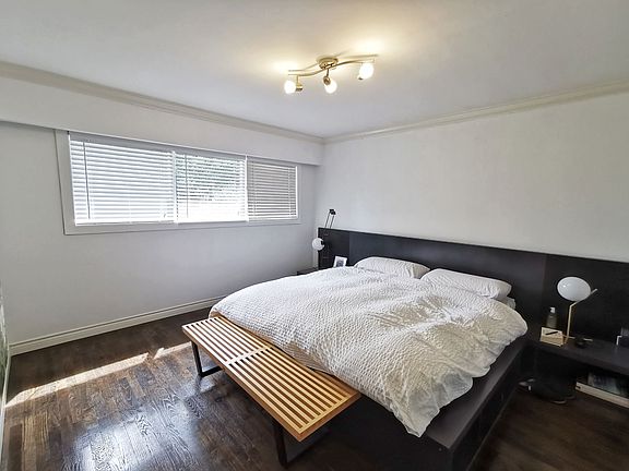 3rd image of 1294 Netley Pl