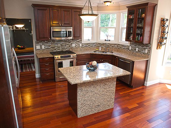 3rd image of 907 Etowah Ave